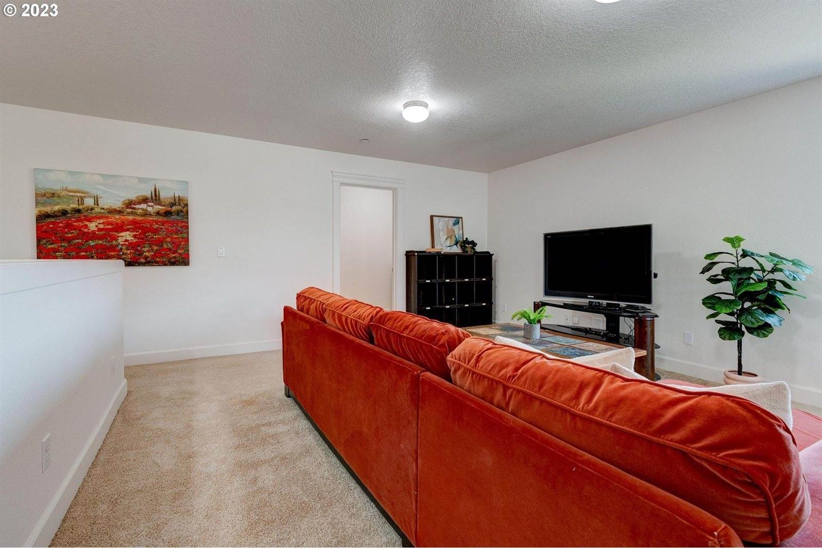 8371 SW Hayden Dr, Beaverton, OR 97007