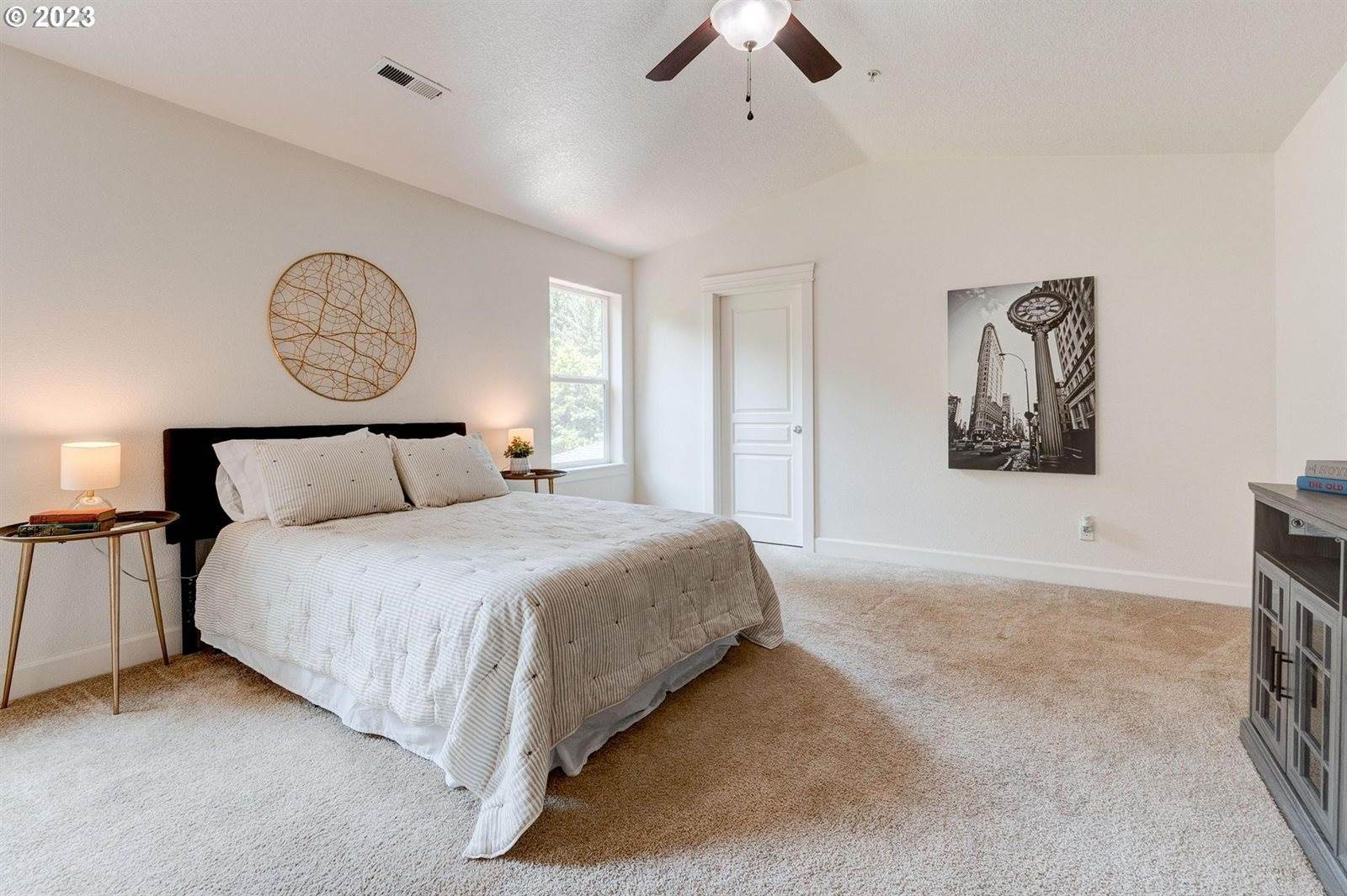 8371 SW Hayden Dr, Beaverton, OR 97007