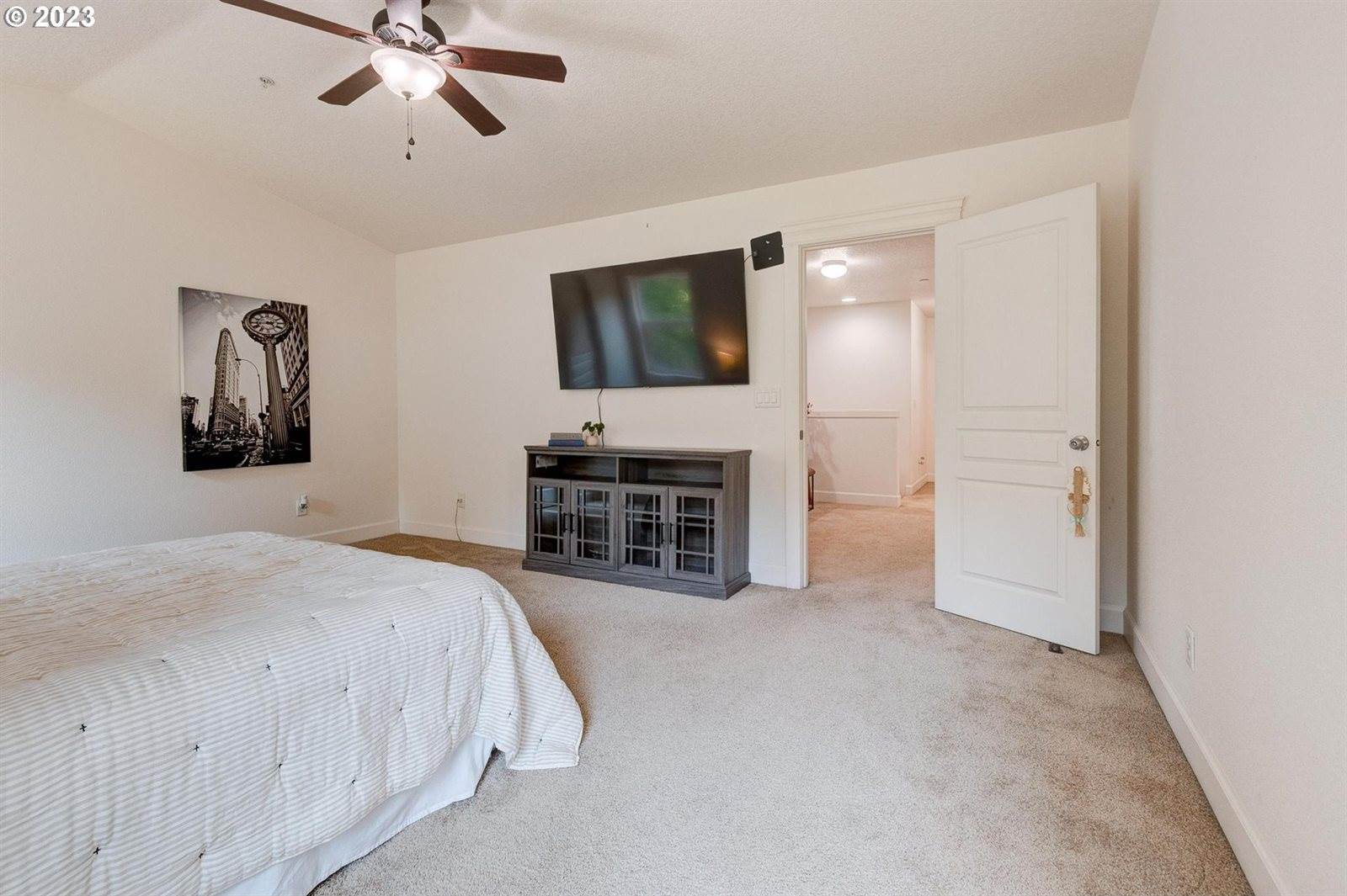 8371 SW Hayden Dr, Beaverton, OR 97007