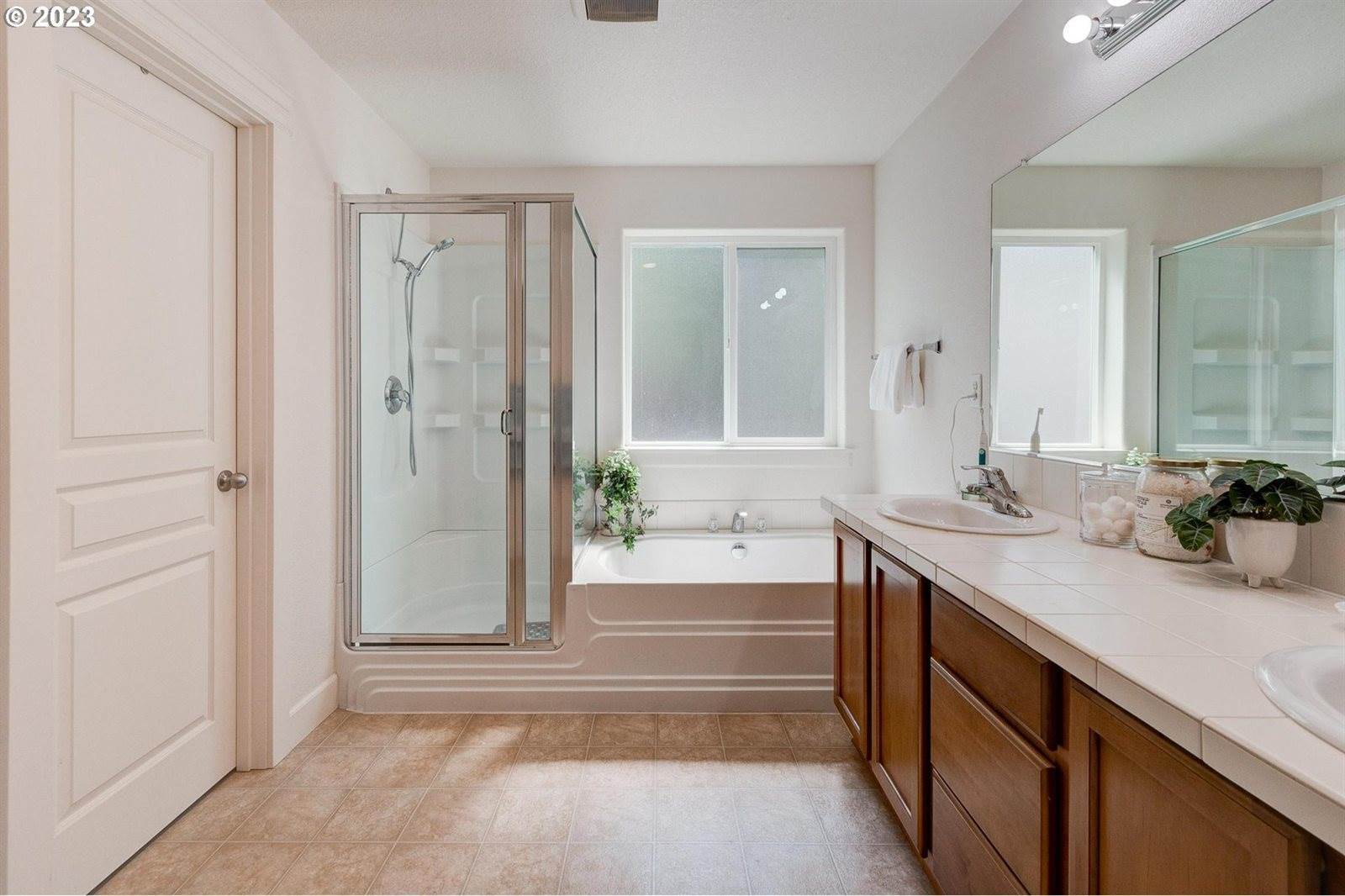 8371 SW Hayden Dr, Beaverton, OR 97007