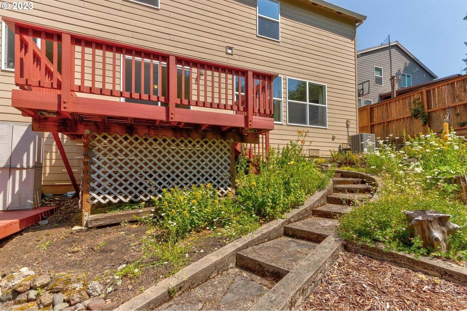 8371 SW Hayden Dr, Beaverton, OR 97007