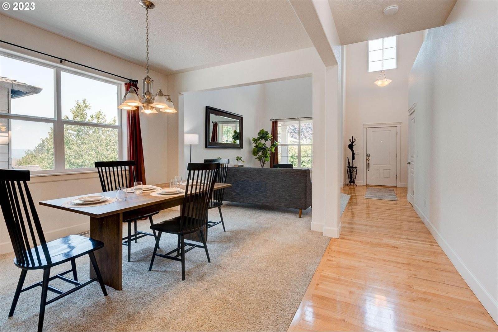 8371 SW Hayden Dr, Beaverton, OR 97007