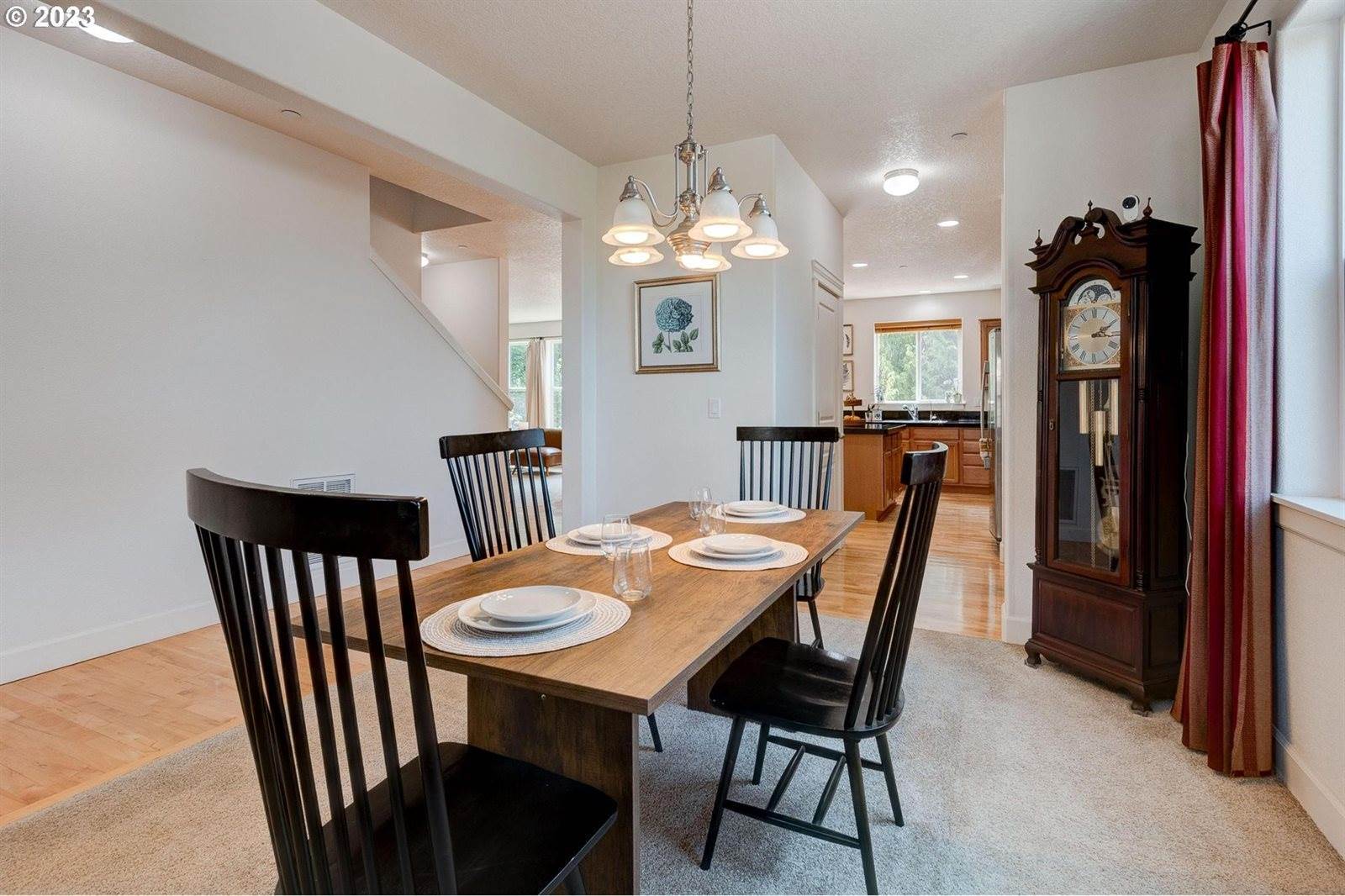 8371 SW Hayden Dr, Beaverton, OR 97007