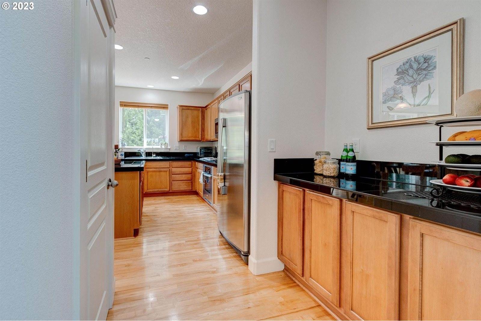 8371 SW Hayden Dr, Beaverton, OR 97007