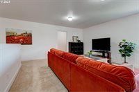 8371 SW Hayden Dr, Beaverton, OR 97007