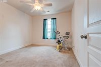 8371 SW Hayden Dr, Beaverton, OR 97007