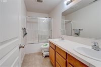 8371 SW Hayden Dr, Beaverton, OR 97007