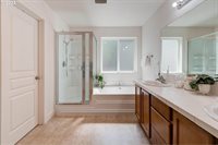 8371 SW Hayden Dr, Beaverton, OR 97007