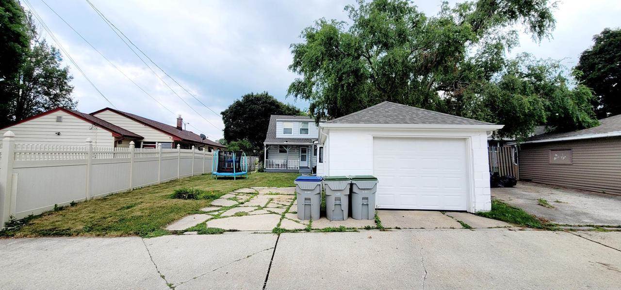 7152 W Nash STREET, Milwaukee, WI 53216