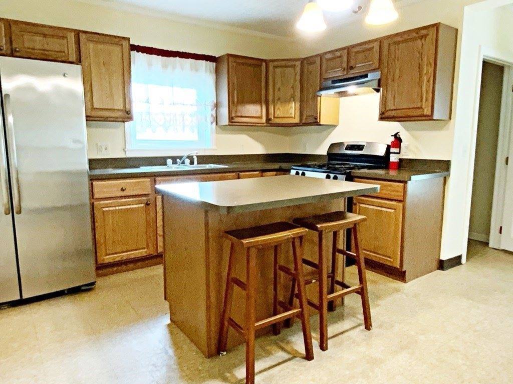 187 Chestnut St, Holyoke, MA 01040