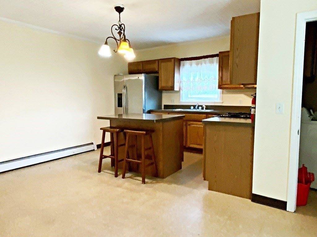 187 Chestnut St, Holyoke, MA 01040