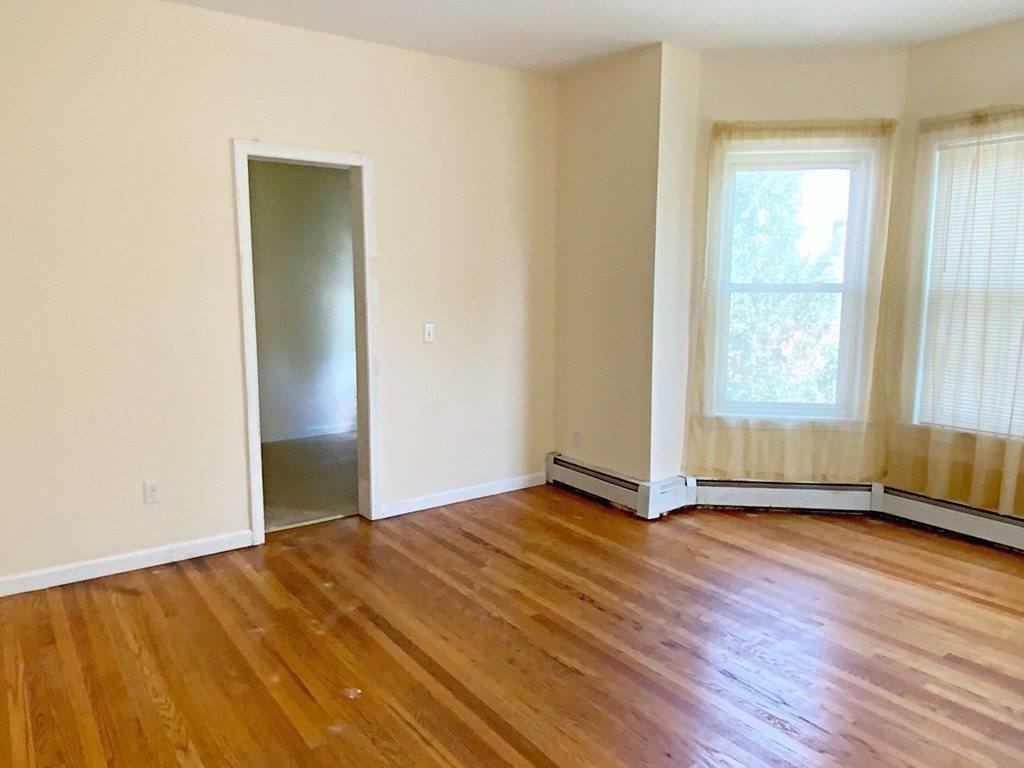 187 Chestnut St, Holyoke, MA 01040