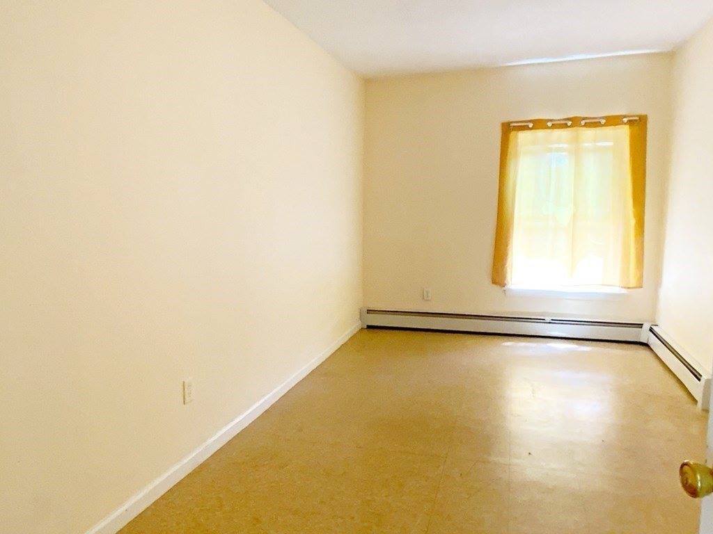 187 Chestnut St, Holyoke, MA 01040