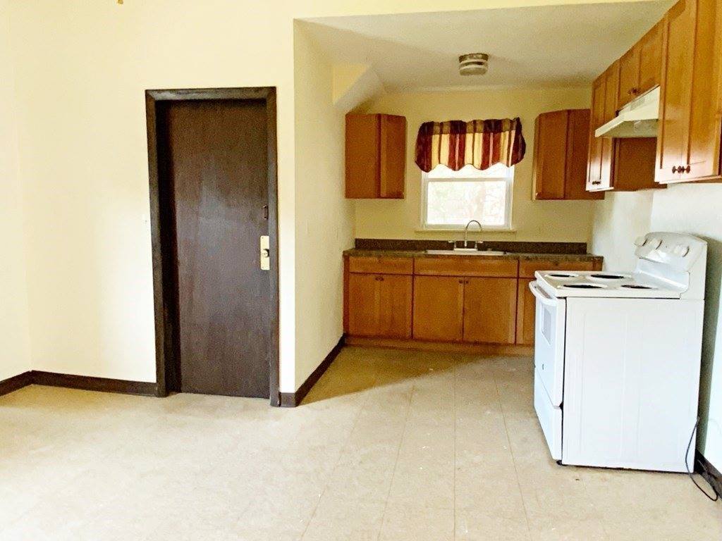 187 Chestnut St, Holyoke, MA 01040