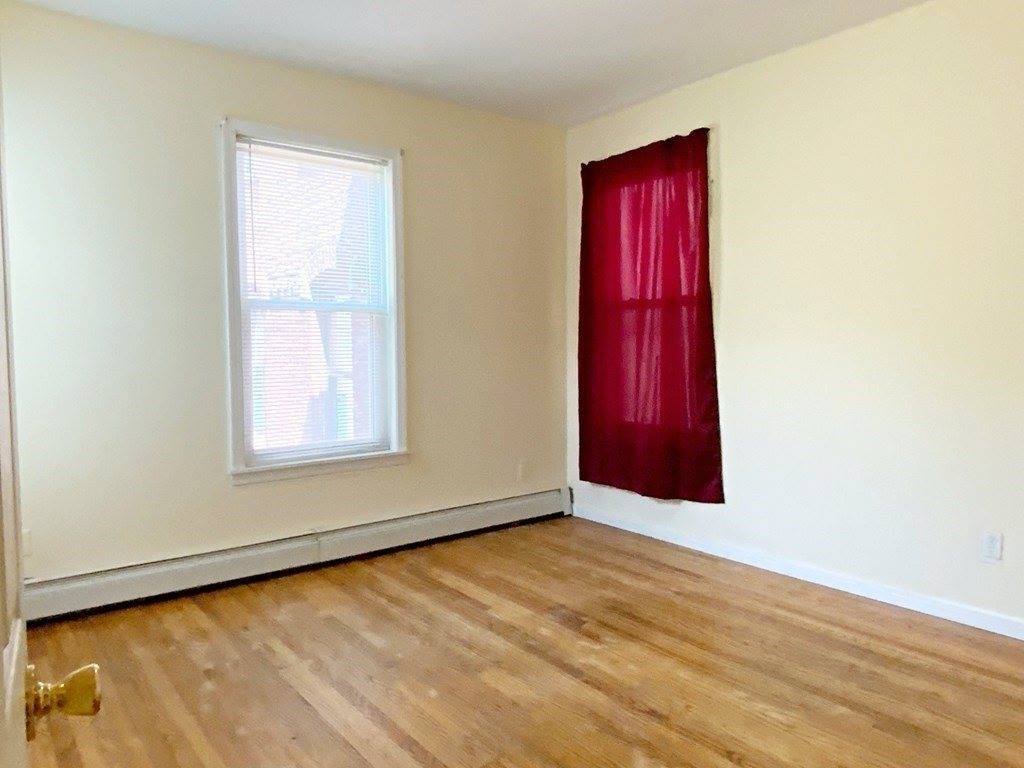 187 Chestnut St, Holyoke, MA 01040