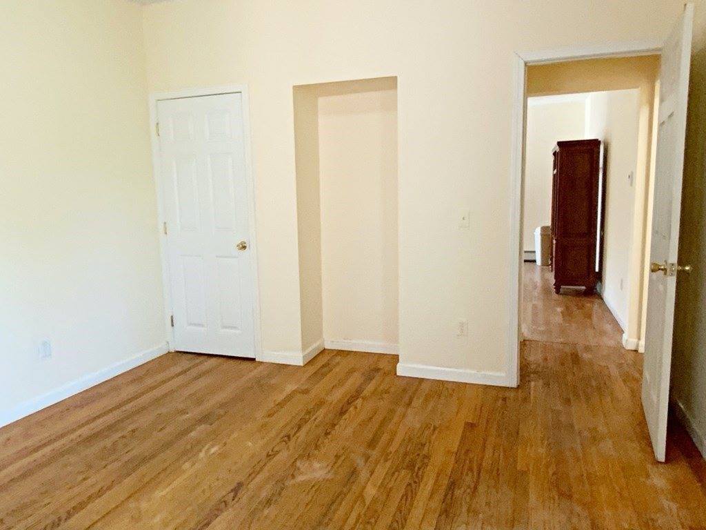 187 Chestnut St, Holyoke, MA 01040