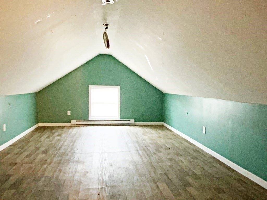 187 Chestnut St, Holyoke, MA 01040