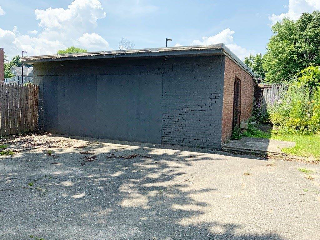 187 Chestnut St, Holyoke, MA 01040