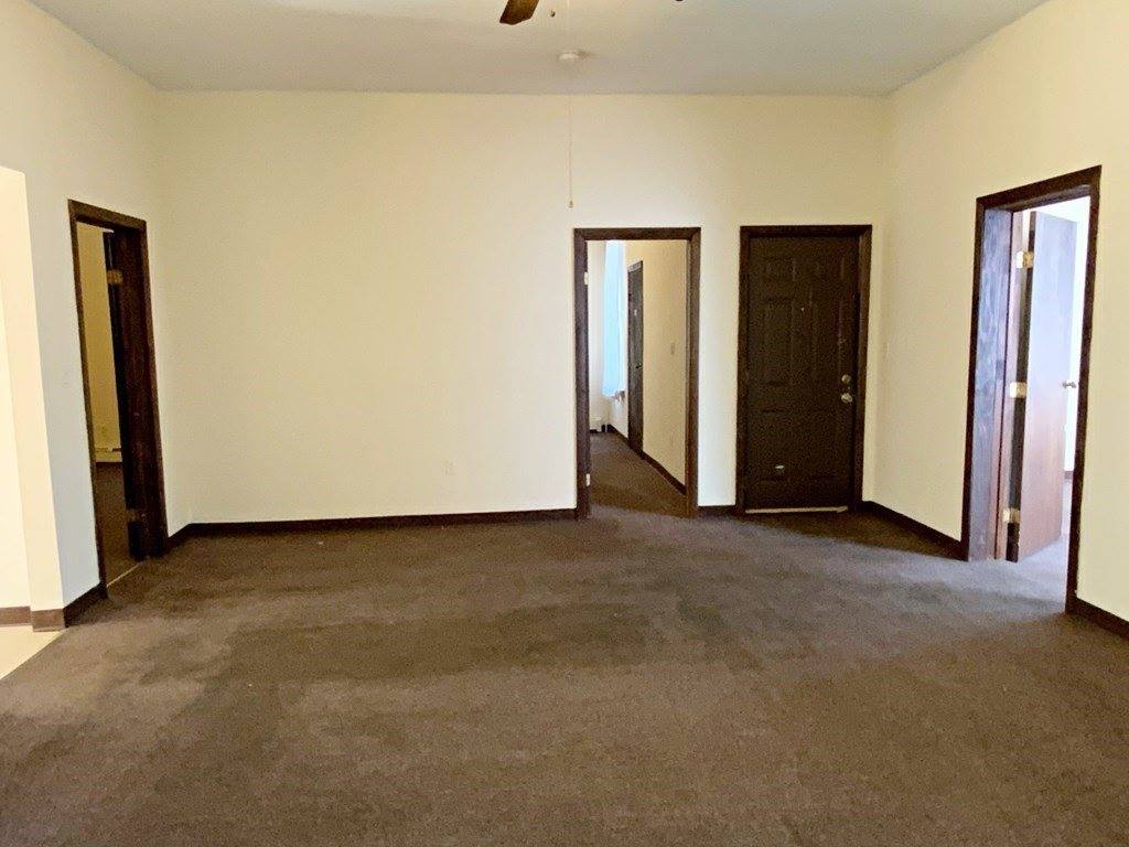 187 Chestnut St, Holyoke, MA 01040