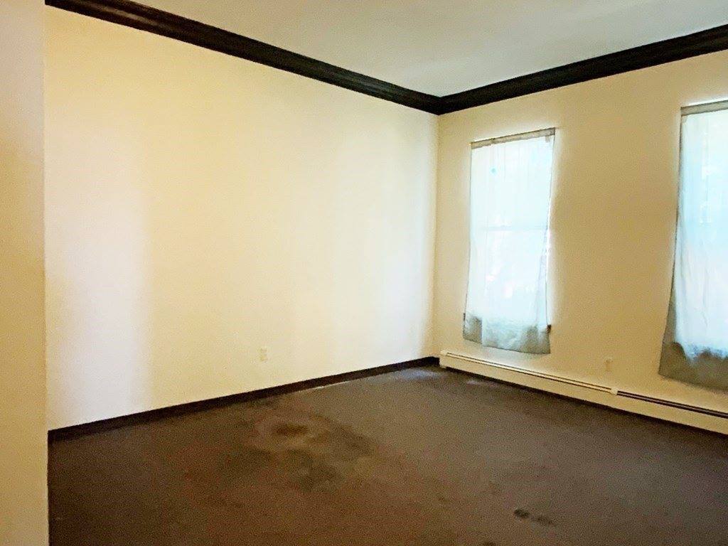 187 Chestnut St, Holyoke, MA 01040