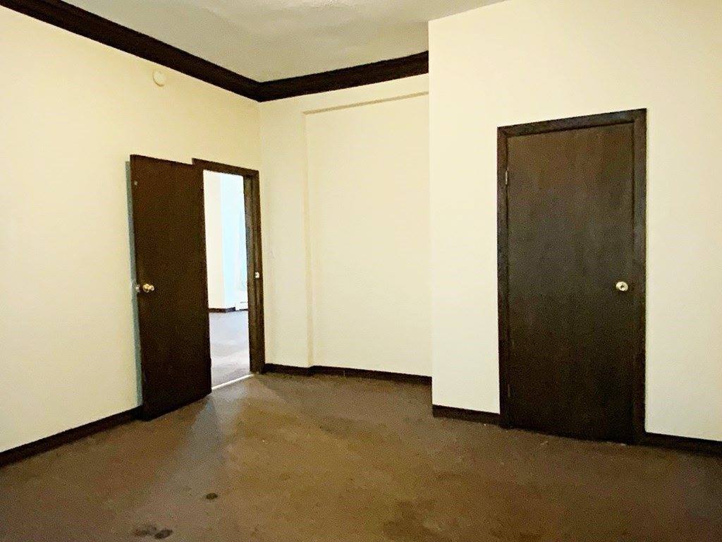 187 Chestnut St, Holyoke, MA 01040