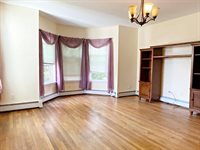 187 Chestnut St, Holyoke, MA 01040