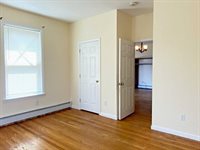187 Chestnut St, Holyoke, MA 01040
