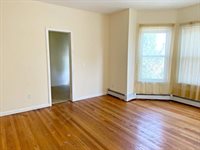 187 Chestnut St, Holyoke, MA 01040