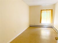 187 Chestnut St, Holyoke, MA 01040