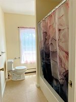187 Chestnut St, Holyoke, MA 01040