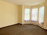 187 Chestnut St, Holyoke, MA 01040
