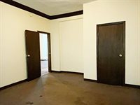 187 Chestnut St, Holyoke, MA 01040