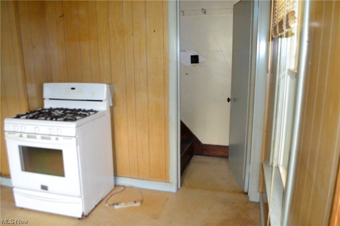 731 NE Grover Avenue, Masury, OH 44438