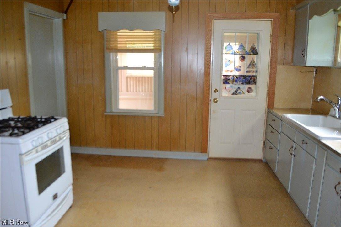 731 NE Grover Avenue, Masury, OH 44438