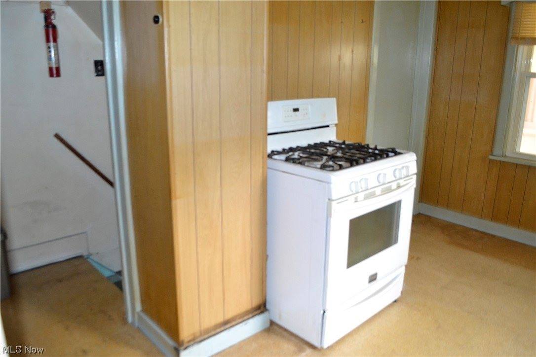 731 NE Grover Avenue, Masury, OH 44438