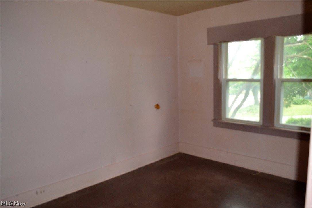 731 NE Grover Avenue, Masury, OH 44438