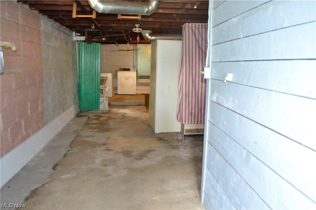 731 NE Grover Avenue, Masury, OH 44438