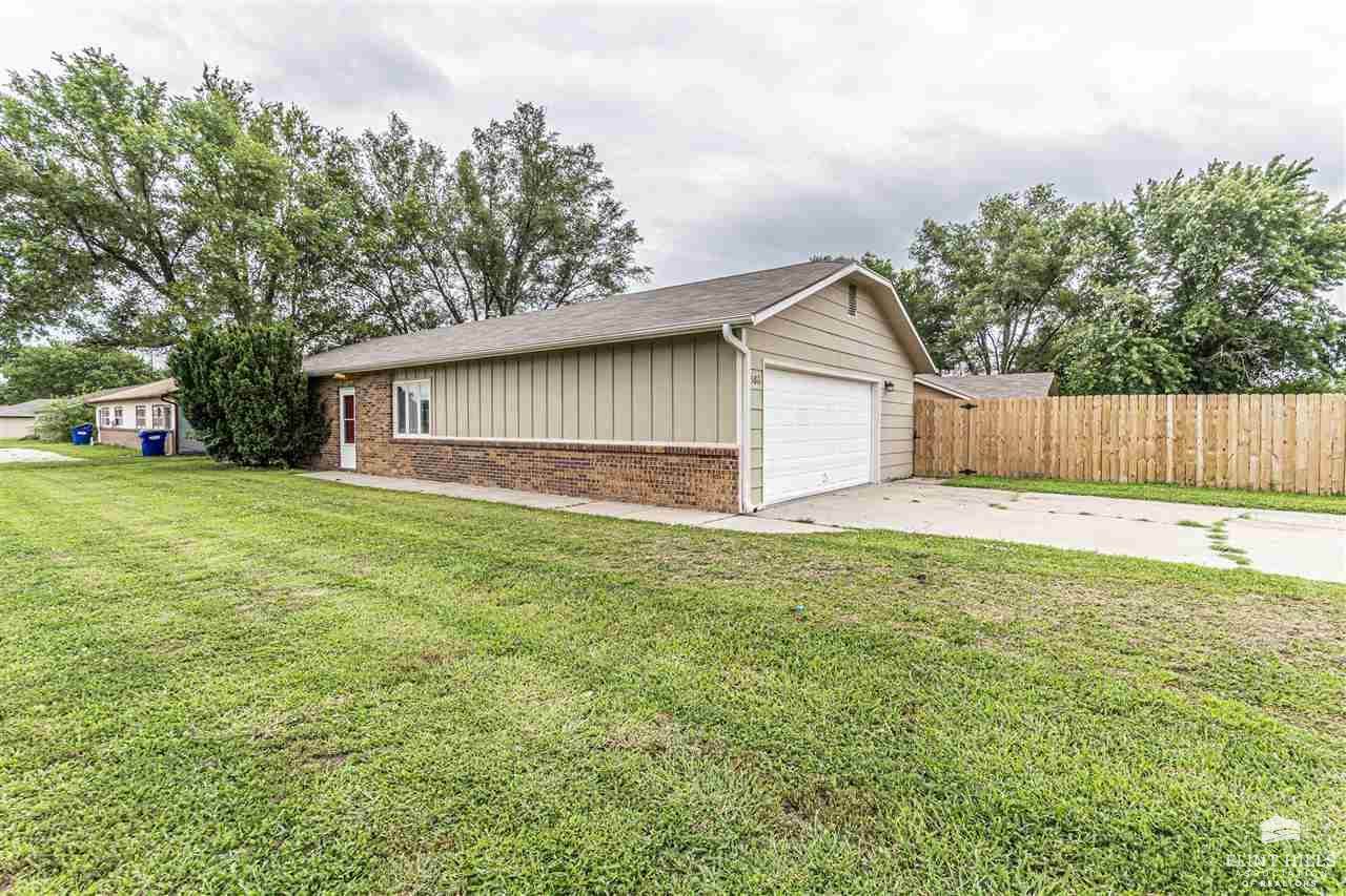 1386 Parkside Drive, Junction City, KS 66441