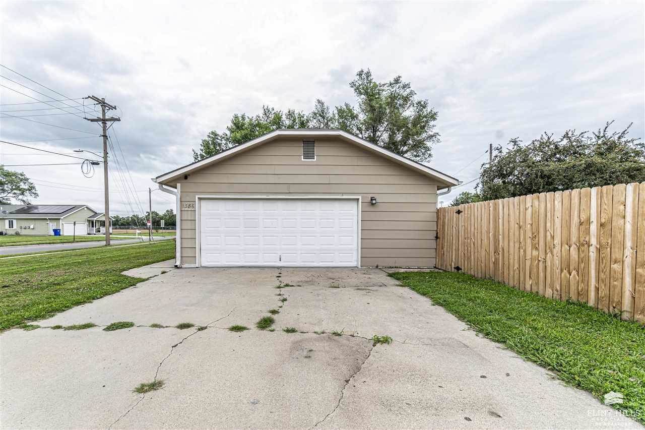 1386 Parkside Drive, Junction City, KS 66441