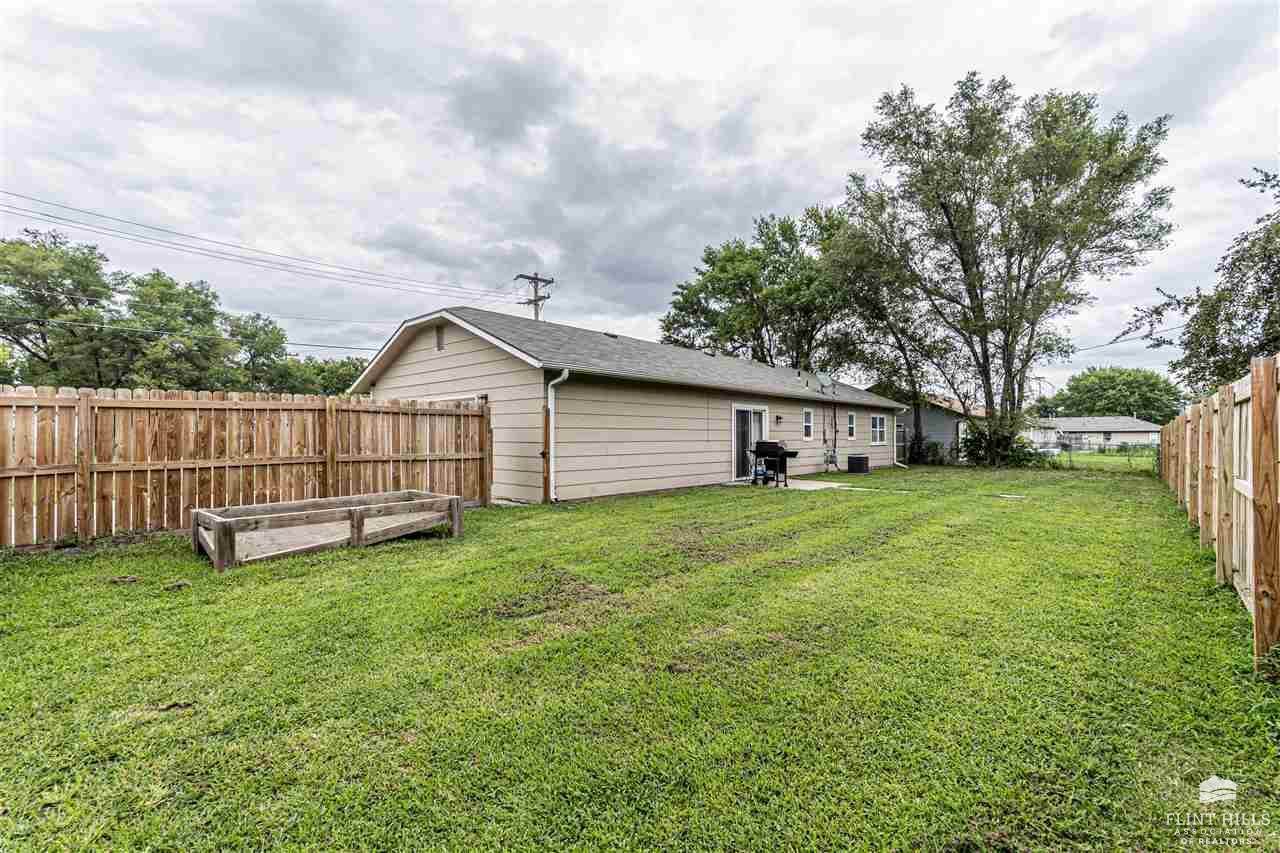 1386 Parkside Drive, Junction City, KS 66441