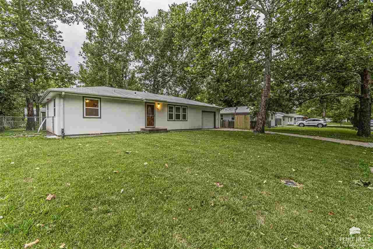 705 Frey Drive, Manhattan, KS 66502