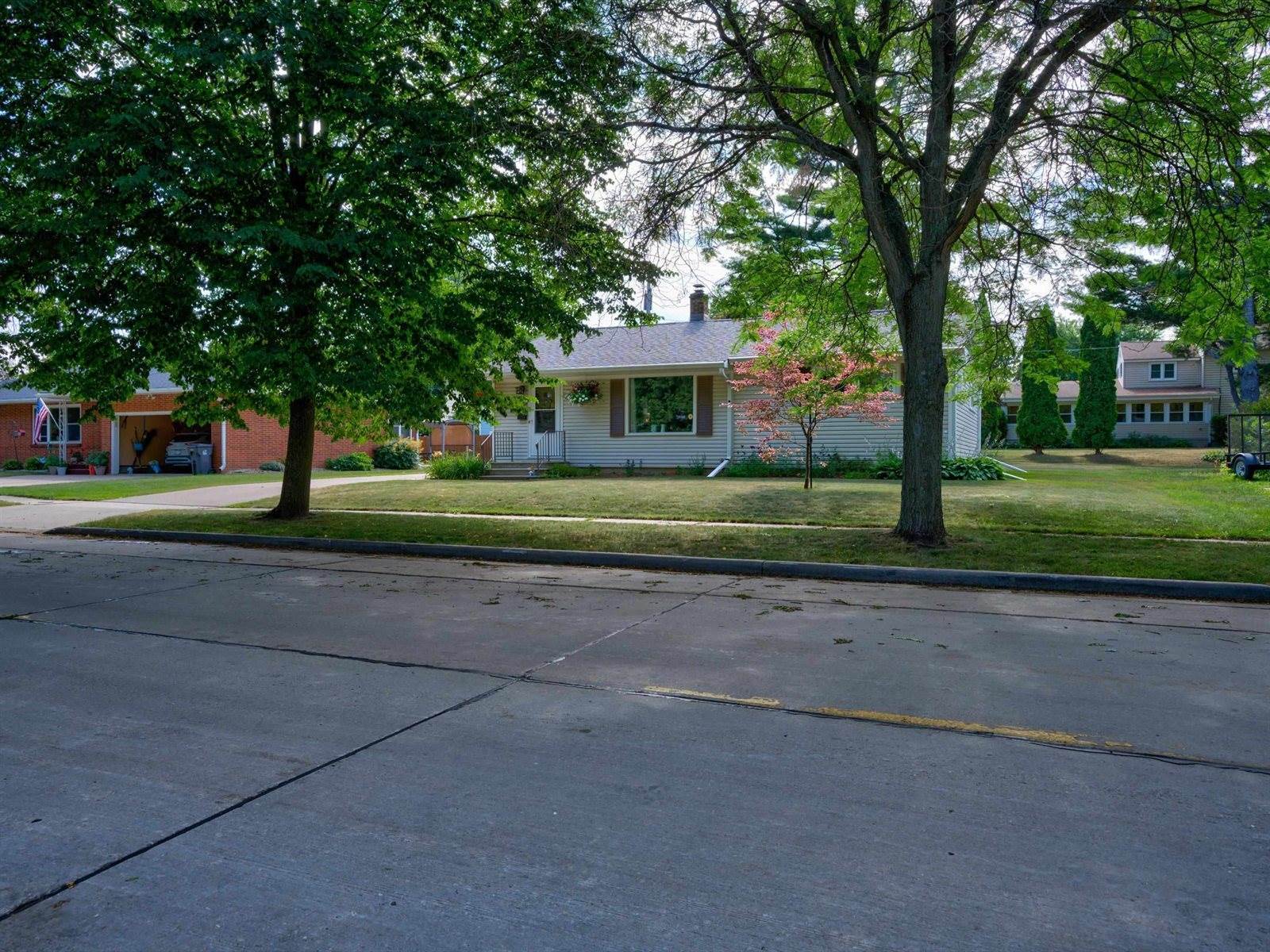 1602 S Palmetto Avenue, Marshfield, WI 54449