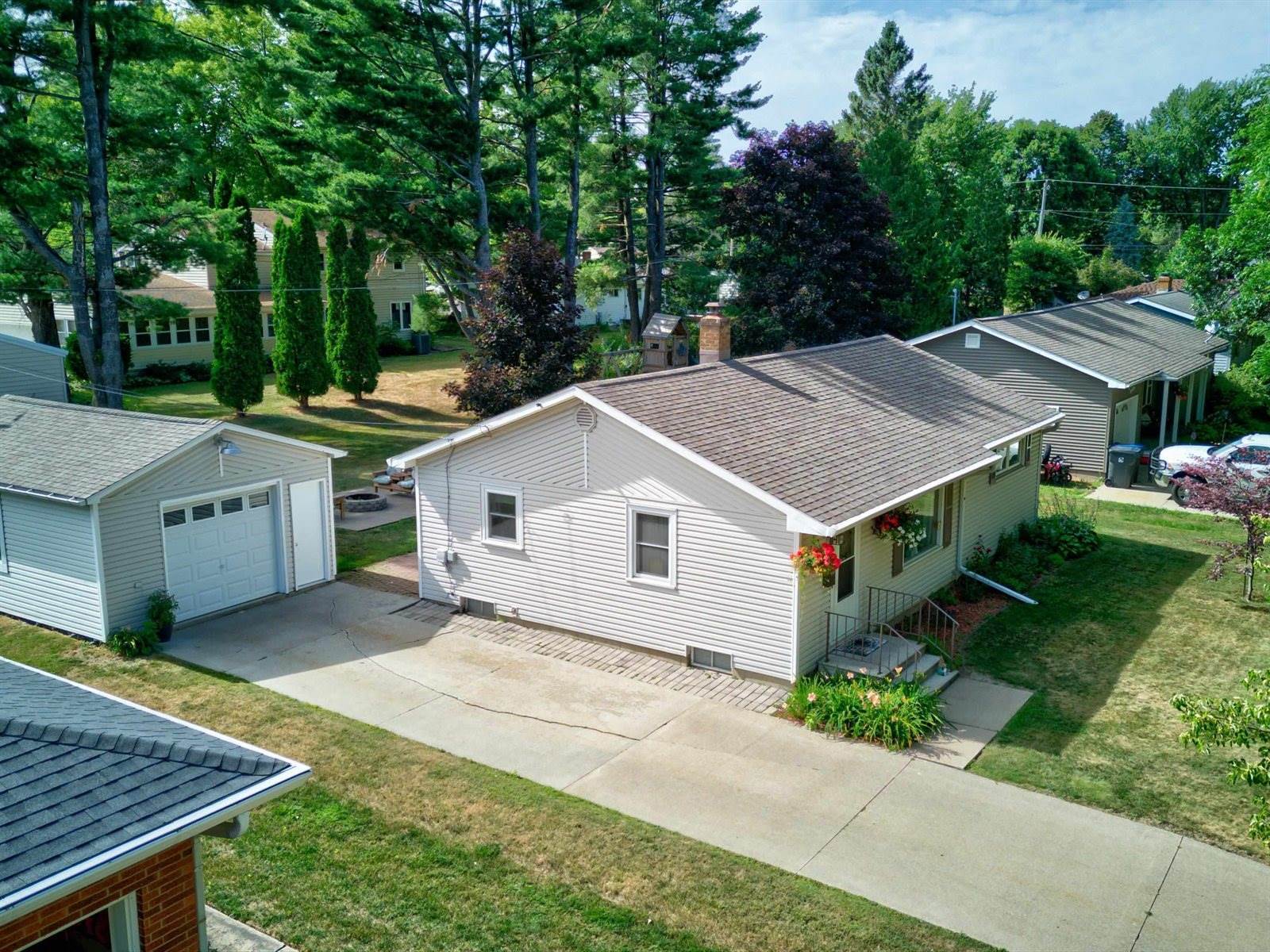 1602 S Palmetto Avenue, Marshfield, WI 54449