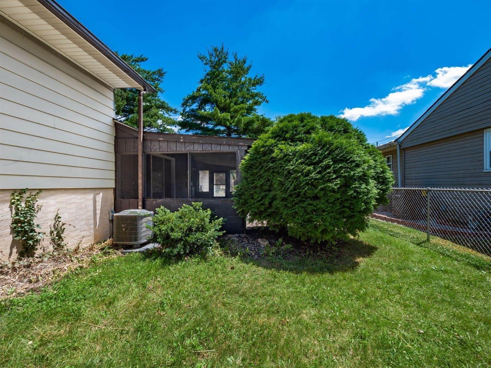 5293 Williamsburg Circle, Hilliard, OH 43026