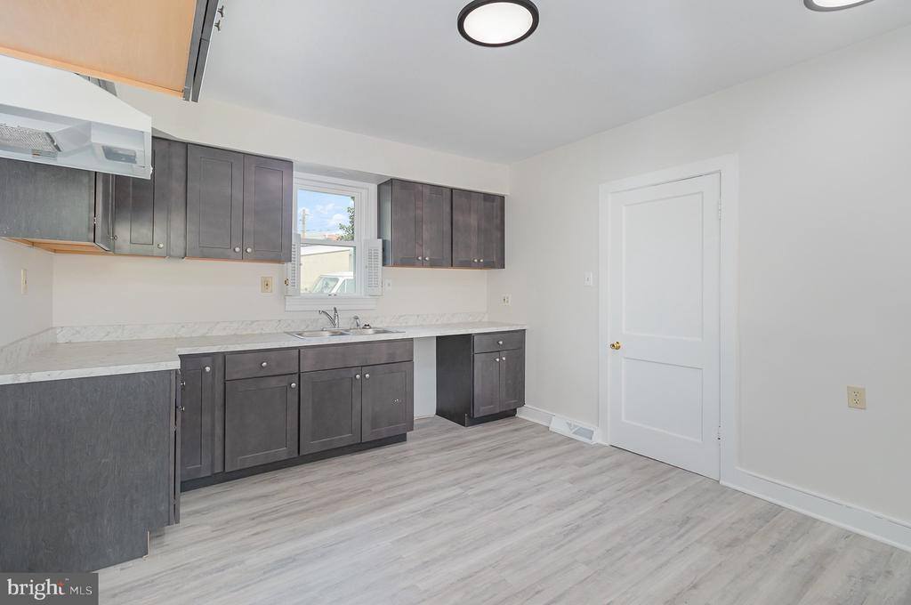 11 West Locust Street, Mechanicsburg, PA 17055