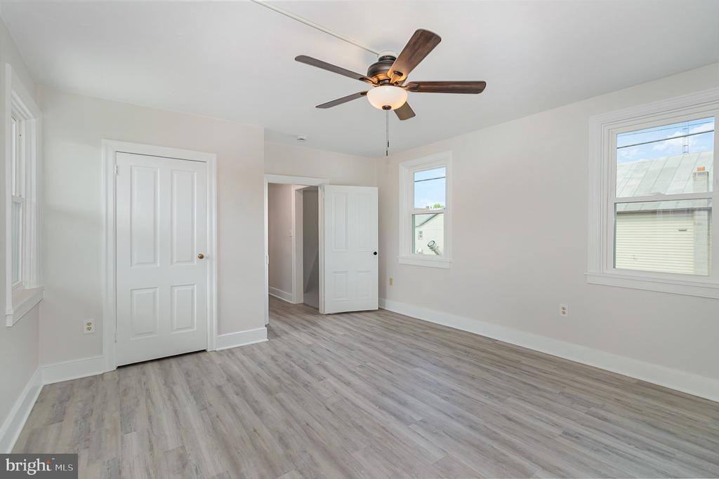 11 West Locust Street, Mechanicsburg, PA 17055