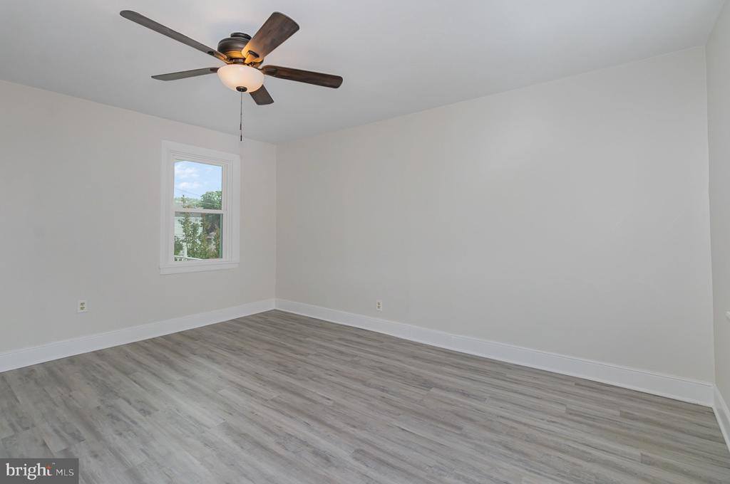 11 West Locust Street, Mechanicsburg, PA 17055