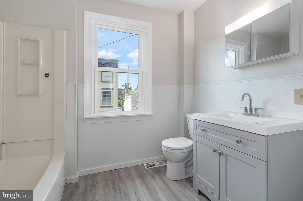 11 West Locust Street, Mechanicsburg, PA 17055