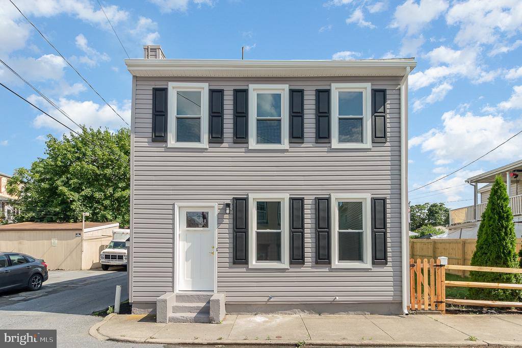 11 West Locust Street, Mechanicsburg, PA 17055
