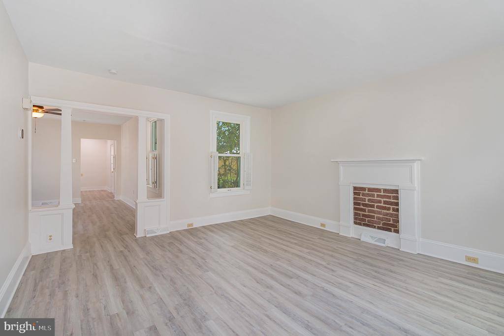 11 West Locust Street, Mechanicsburg, PA 17055